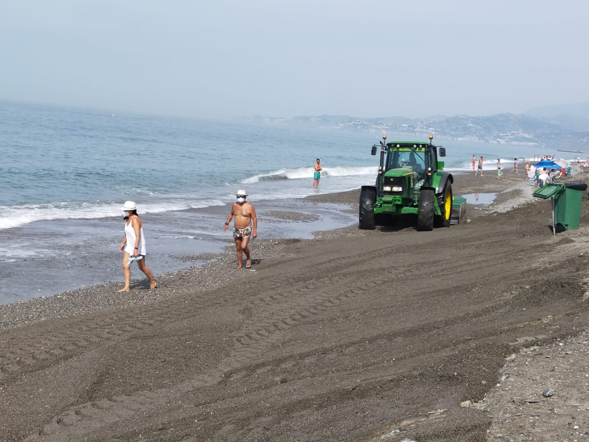 Vuelve el escalón a la popular playa motrileña