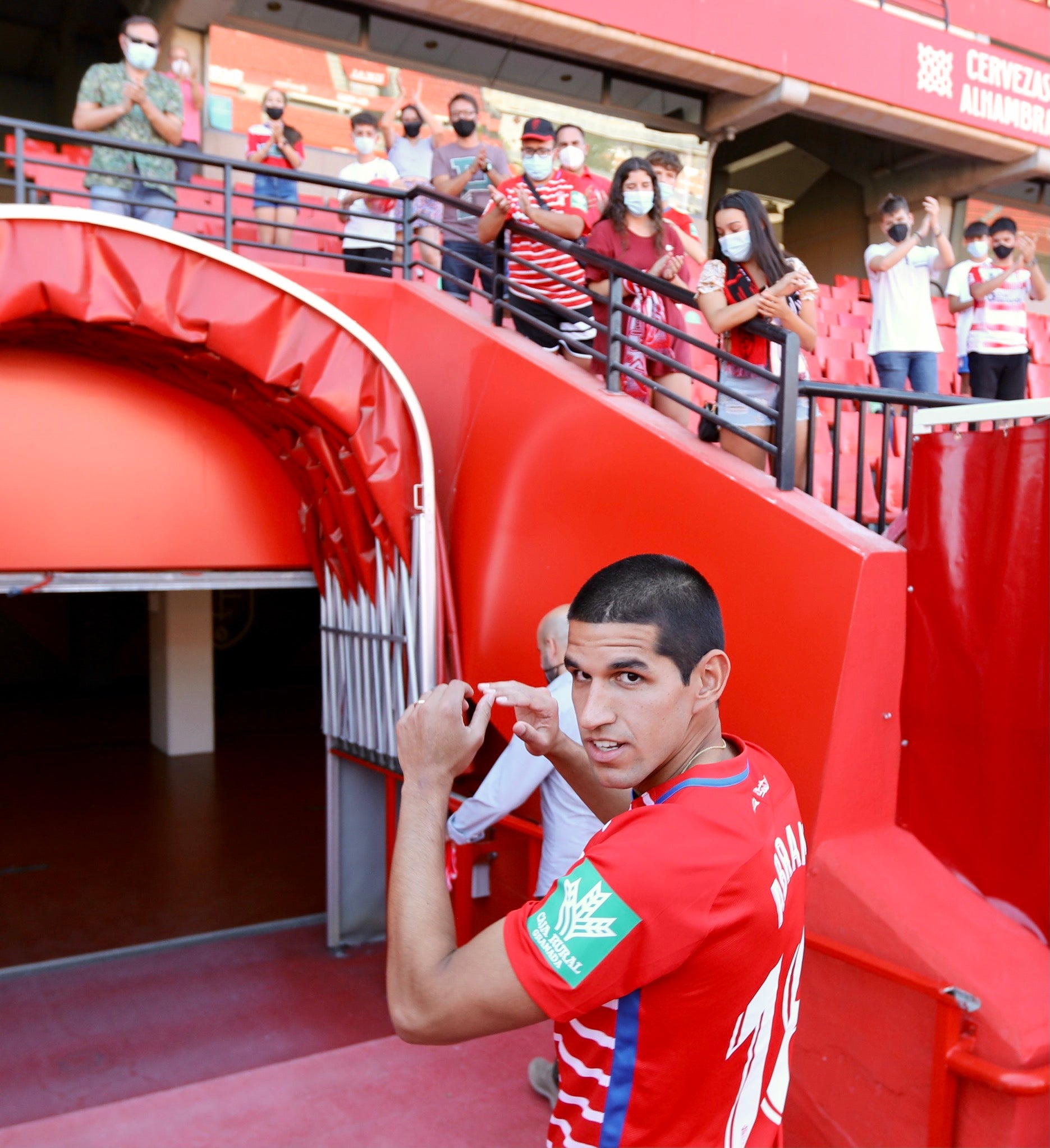 El peruano se ha vestido de rojiblanco en Los Cármenes