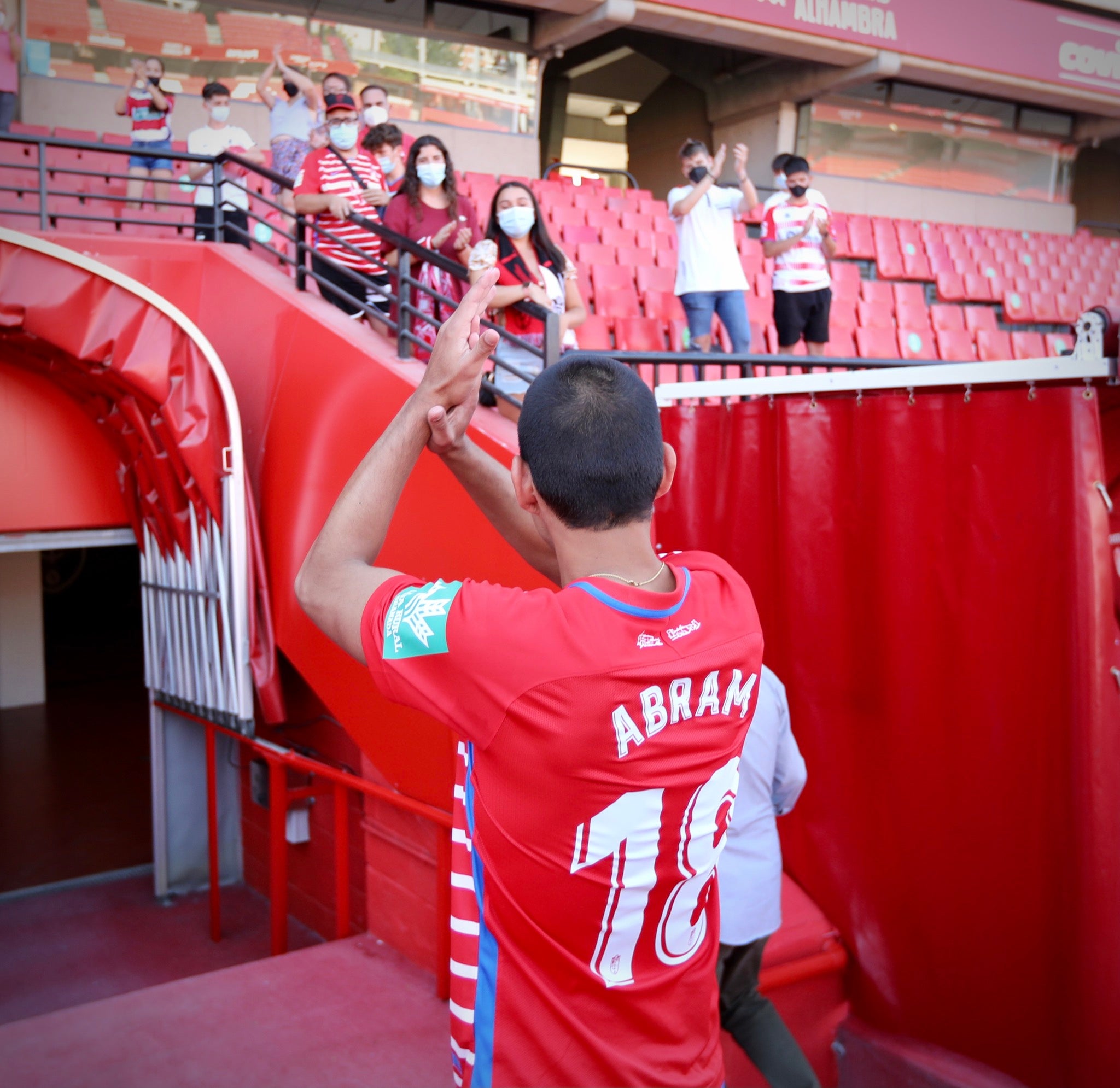 El peruano se ha vestido de rojiblanco en Los Cármenes