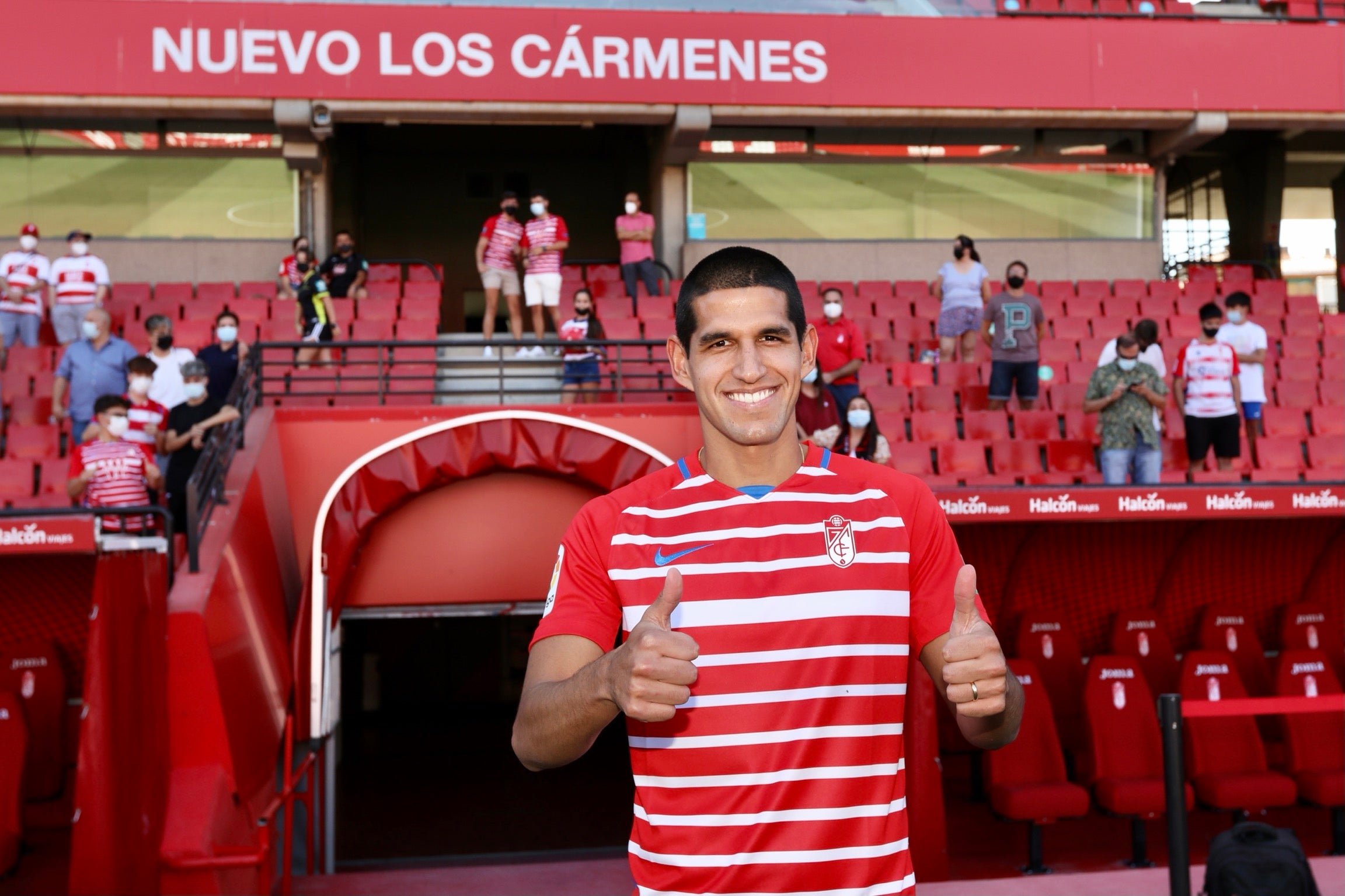 El peruano se ha vestido de rojiblanco en Los Cármenes