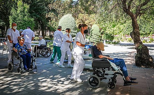 Todos los trabajadores serán sometidos a partir de ahora de forma regular a pruebas diagnósticas obligatoriamente