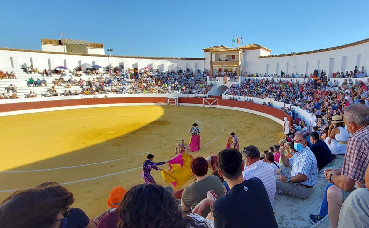 Hubo un gran ambiente en el coso de Pegalajar. 