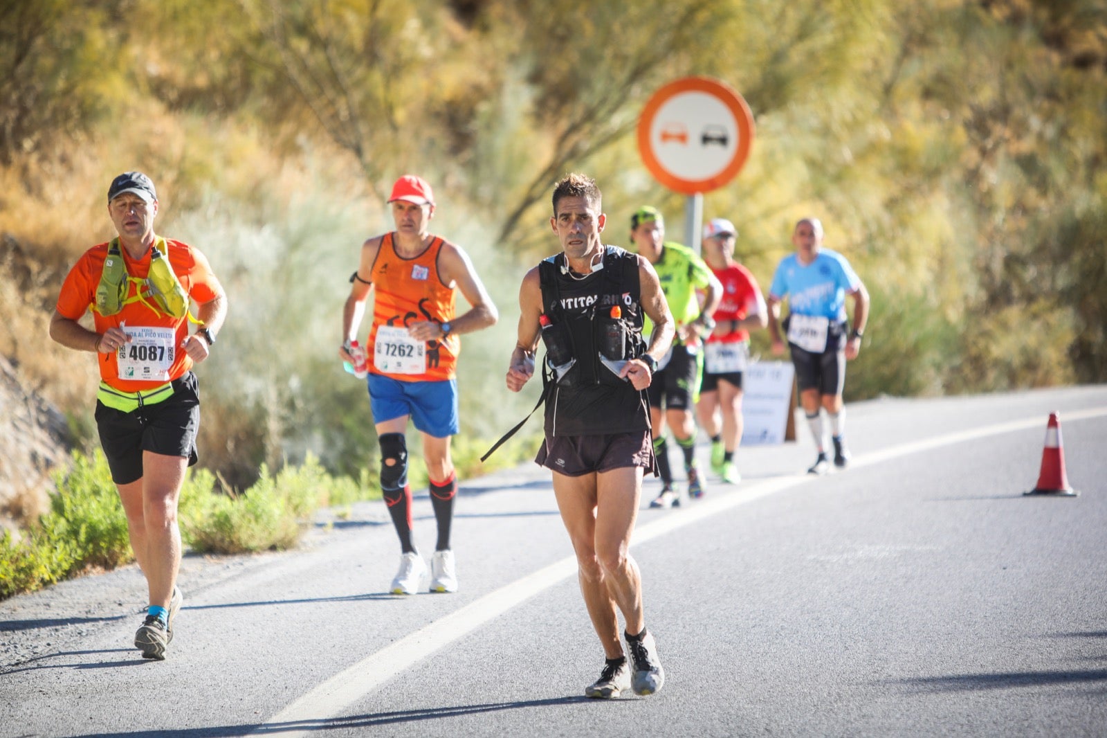 Los corredores han recorrido los 48,7 kilómetros entre Granada y el Veleta en la más emblemática carrera del calendario deportivo del verano en Sierra Nevada