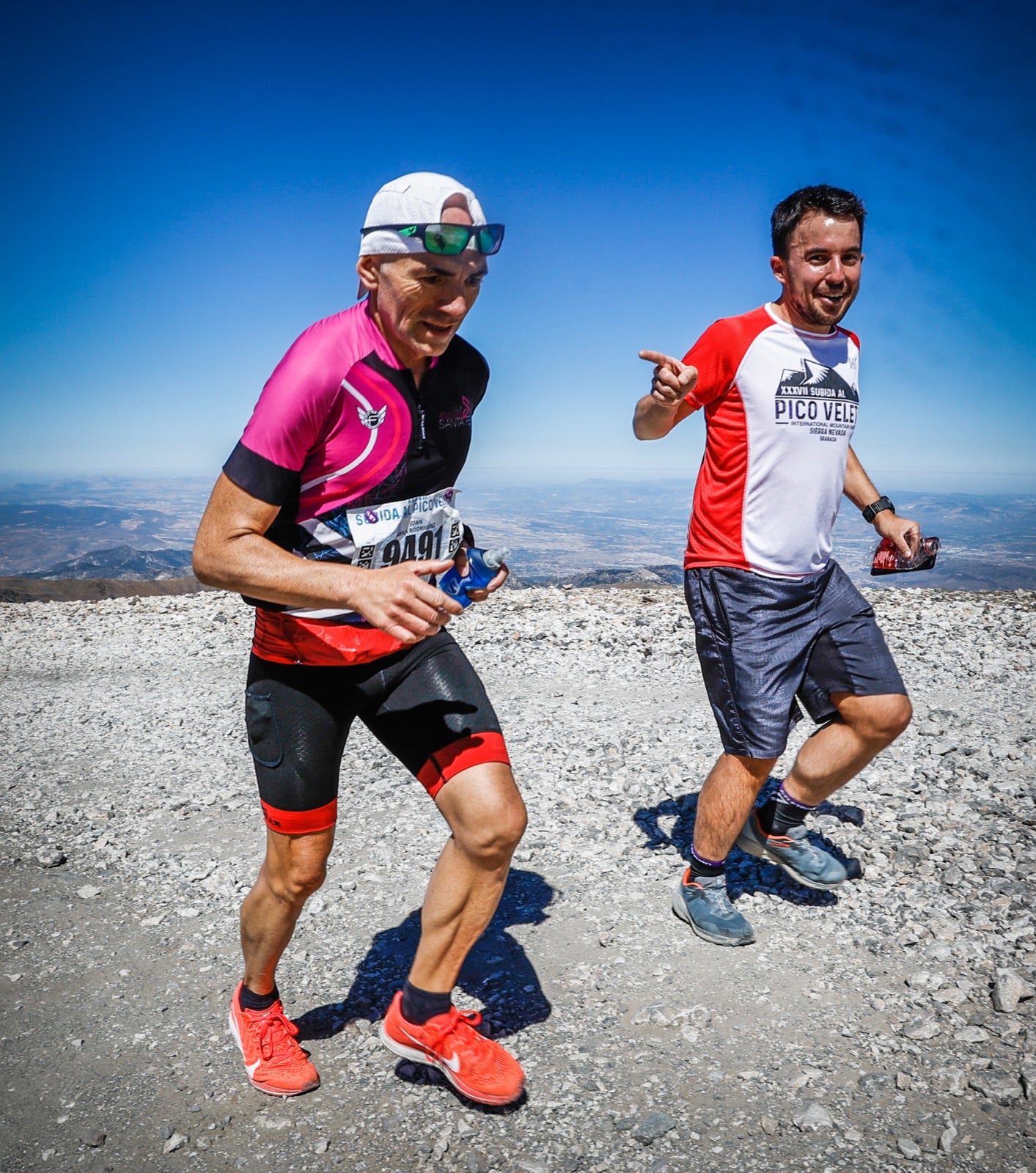 Los corredores han recorrido los 48,7 kilómetros entre Granada y el Veleta en la más emblemática carrera del calendario deportivo del verano en Sierra Nevada