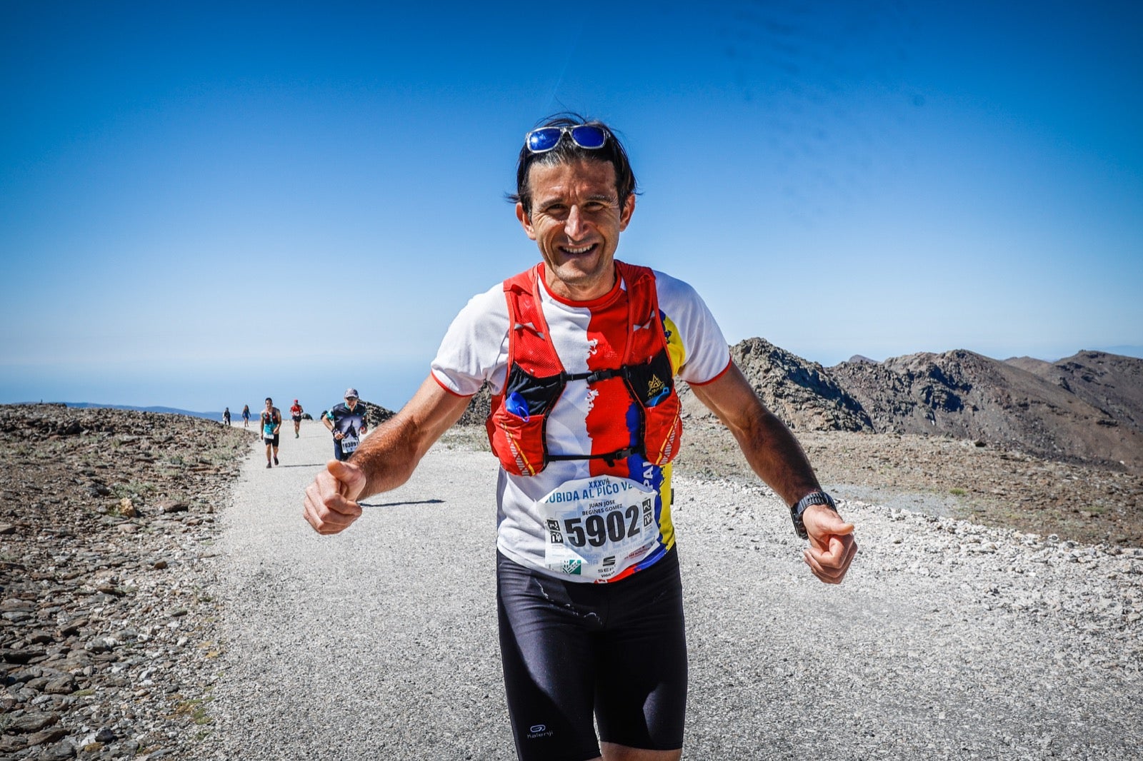 Los corredores han recorrido los 48,7 kilómetros entre Granada y el Veleta en la más emblemática carrera del calendario deportivo del verano en Sierra Nevada