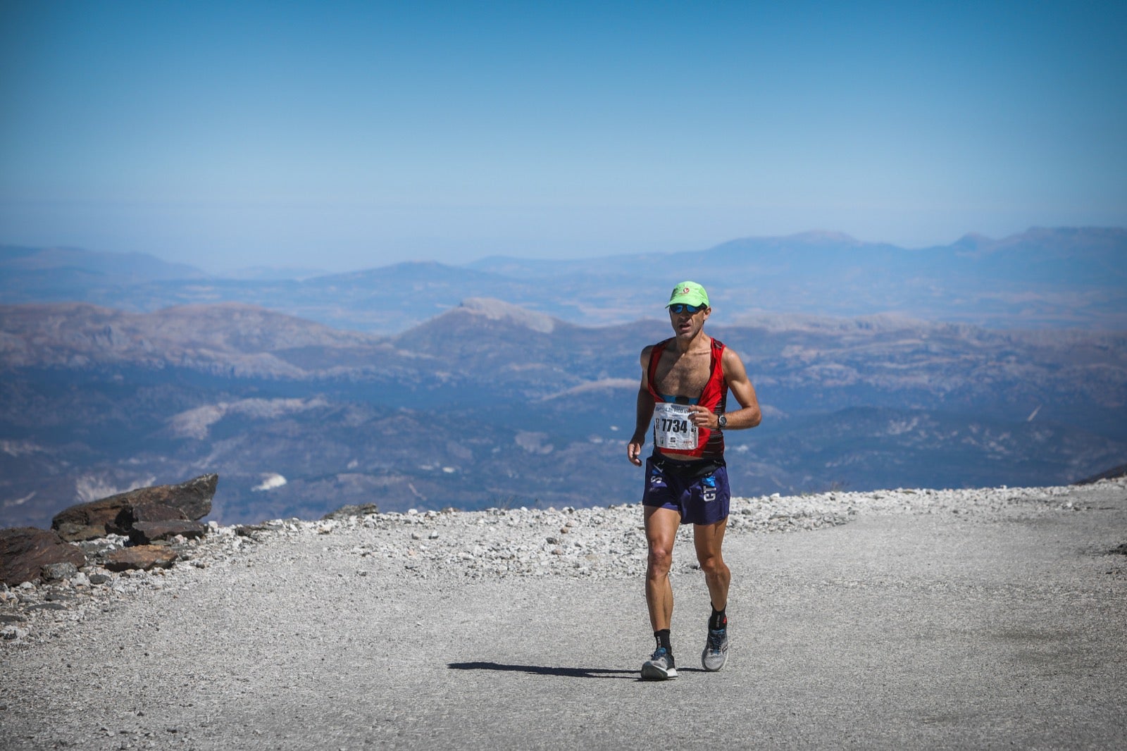 Los corredores han recorrido los 48,7 kilómetros entre Granada y el Veleta en la más emblemática carrera del calendario deportivo del verano en Sierra Nevada