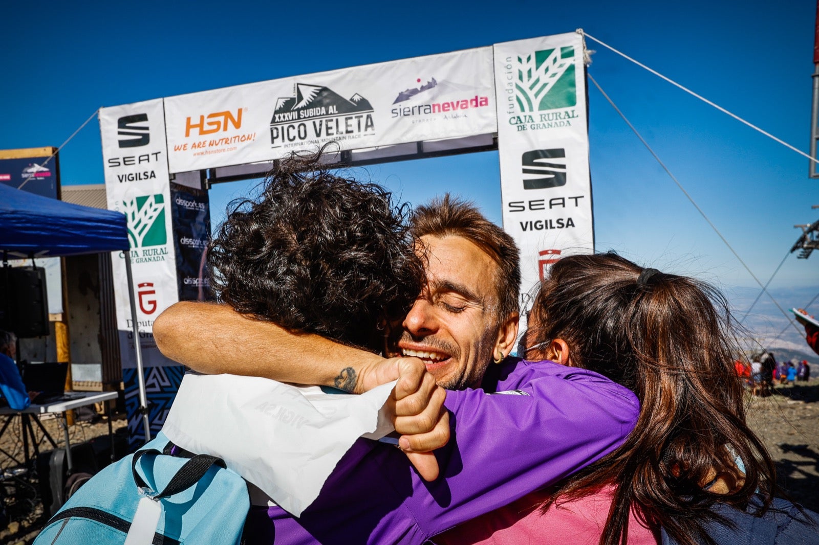 Los corredores han recorrido los 48,7 kilómetros entre Granada y el Veleta en la más emblemática carrera del calendario deportivo del verano en Sierra Nevada