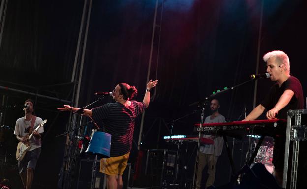 Los jóvenes de 'Stay Homas' tomaron el escenario el jueves. 