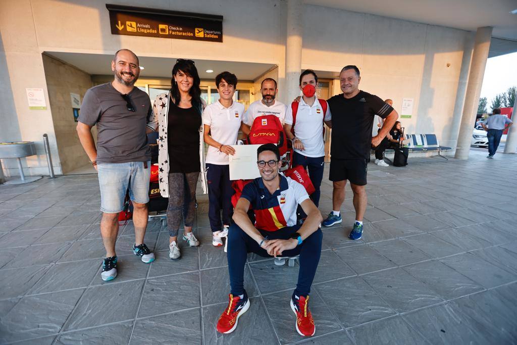 Llegada de los deportistas a Granada este lunes.