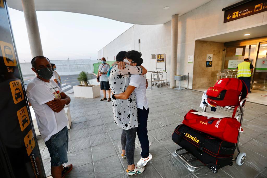 Llegada de los deportistas a Granada este lunes.