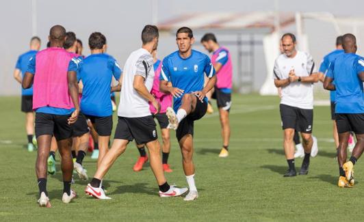 Luis Abram entrena con el grupo. 