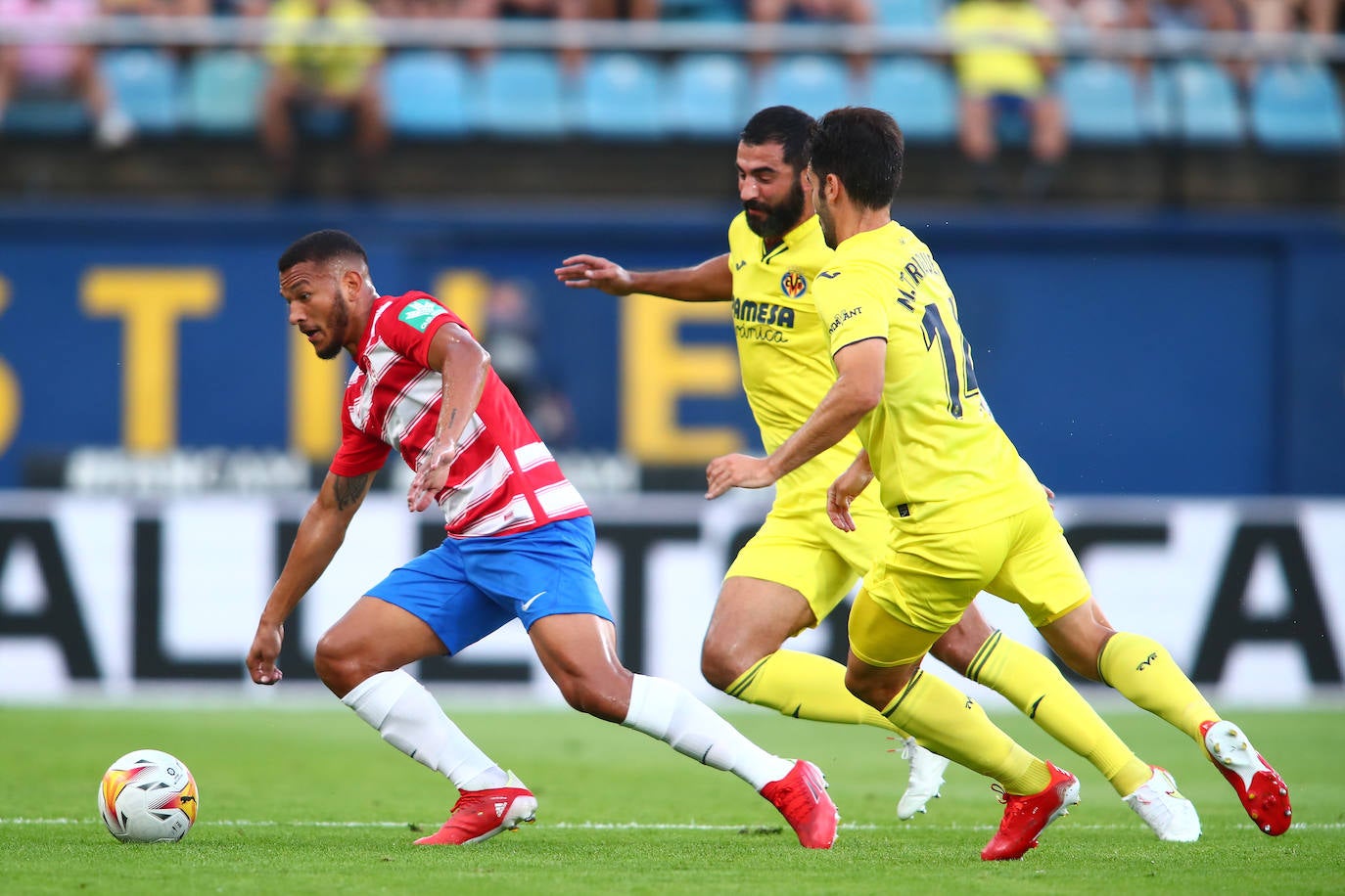 Fotos: Las mejores imágenes del encuentro entre el Villareal y el Granada