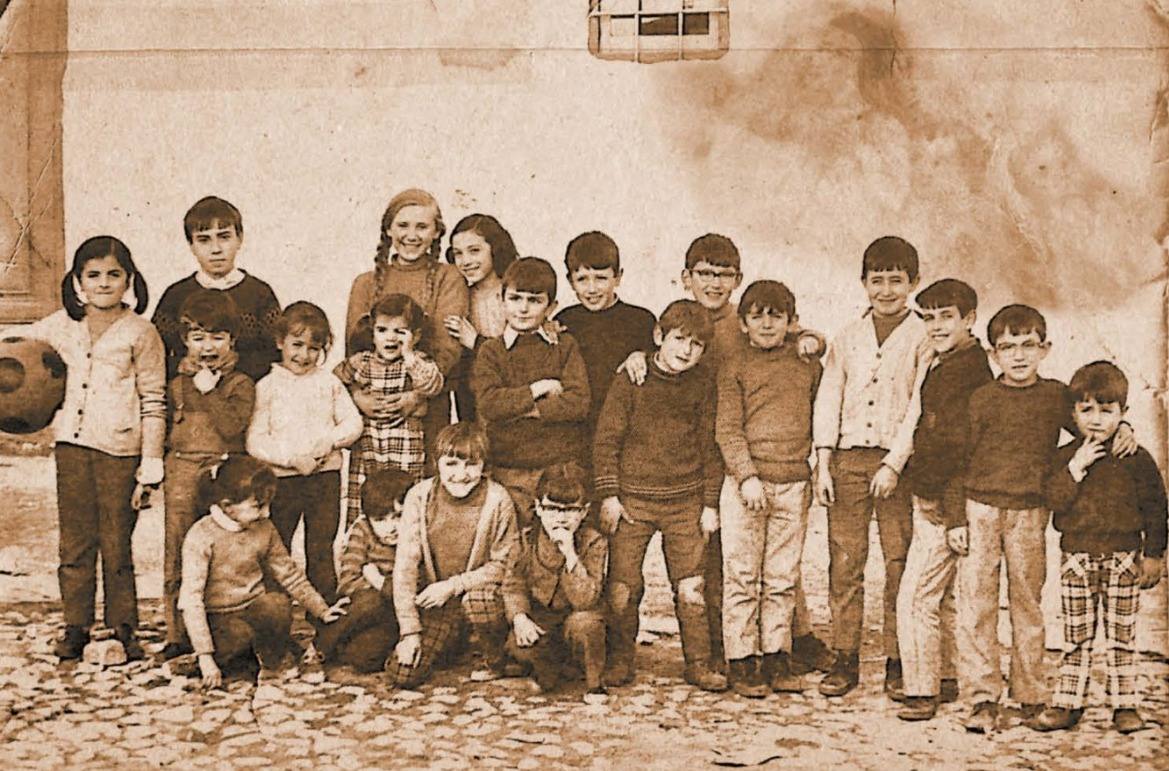 Fotografía de los niños moraledos tomada en 1971 por un fotógrafo del 'Diario Pueblo'. 