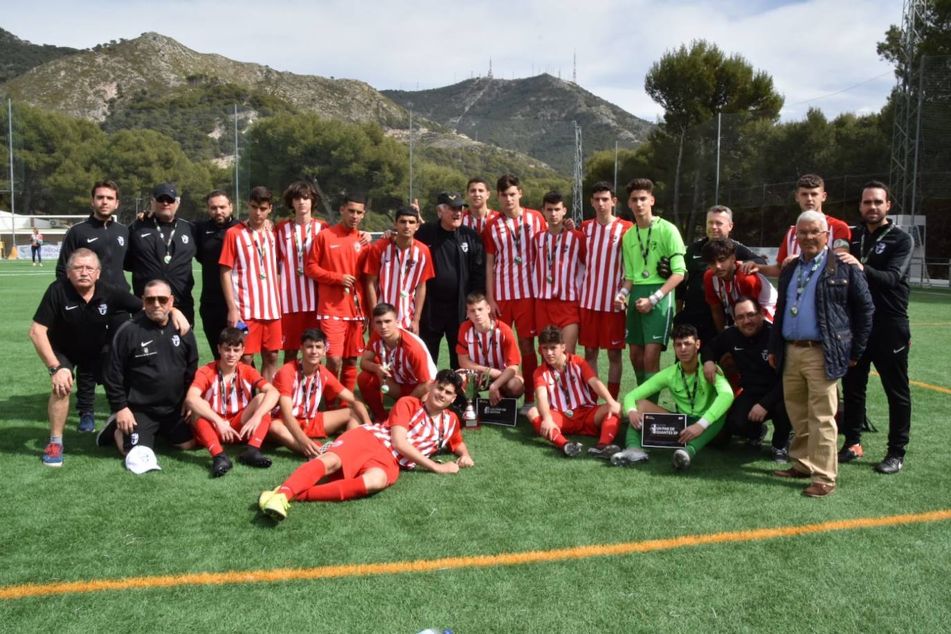 Pepe Alías, primero abajo por la derecha, con una selección de Almería. 