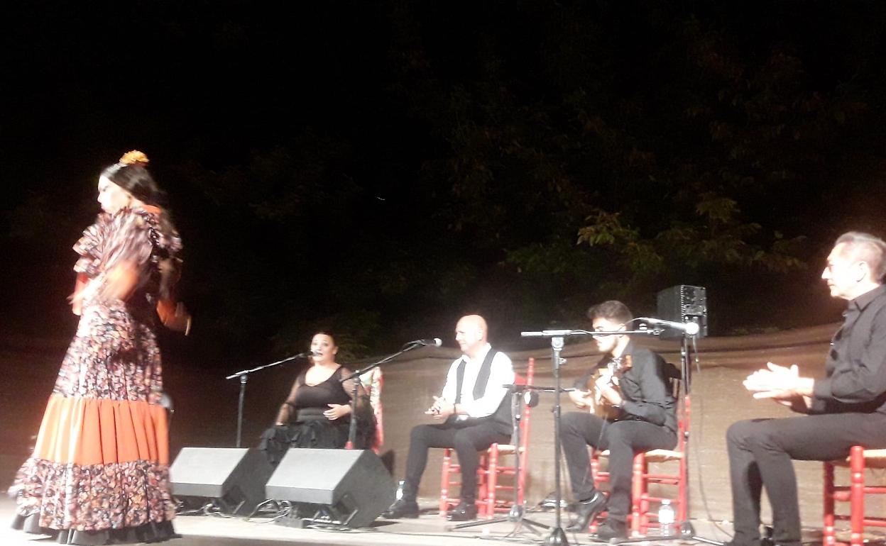 Velada flamenca en Quesada, que además rindió homenaje al anterior alcalde.