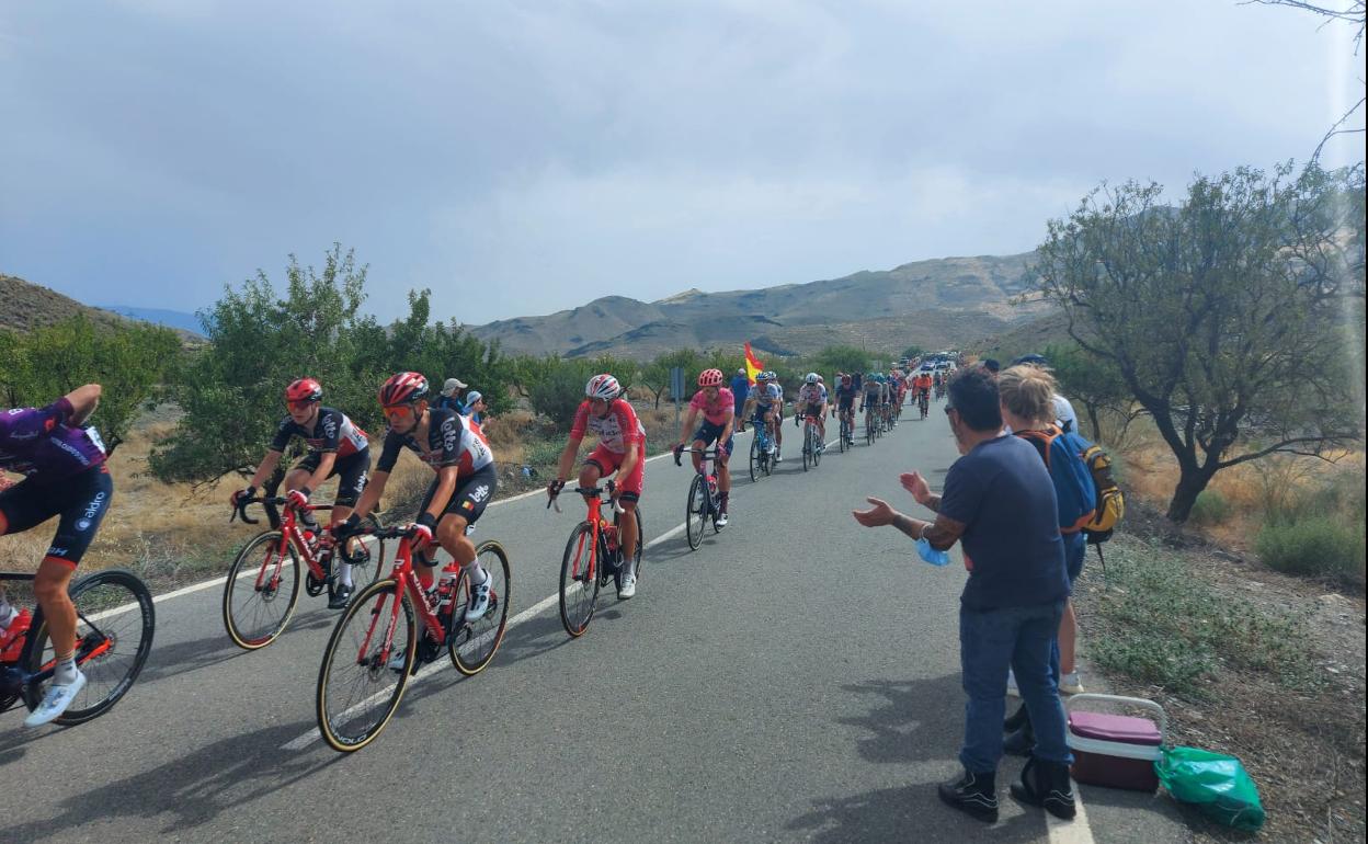 Los aficionados no cesaron de animar en una jornada muy calurosa