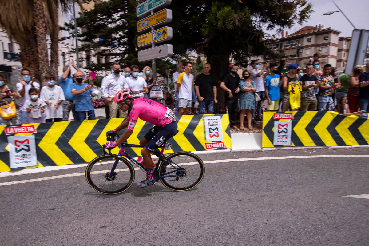 Las mejores imágenes de la ronda discurriendo por la localidad costera