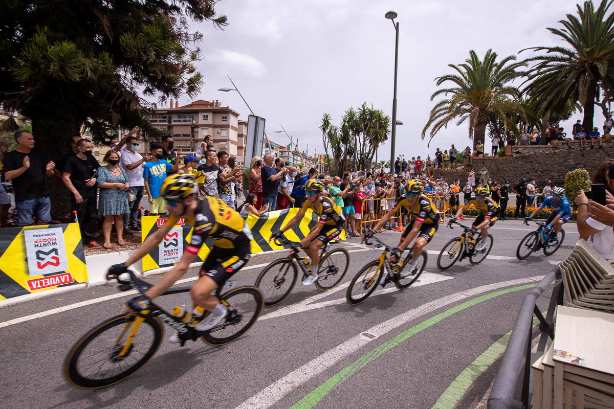 Las mejores imágenes de la ronda discurriendo por la localidad costera