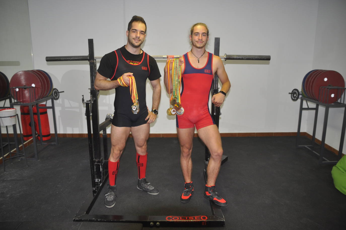 Los hermanos Quirante muestran sus medallas. 