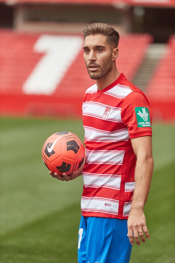 Así ha sido la presentación del nuevo fichaje del Granada CF