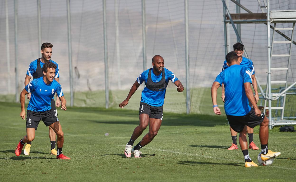 Dimitri Foulquier, durante el entrenamiento matinal en la Ciudad Deportiva.