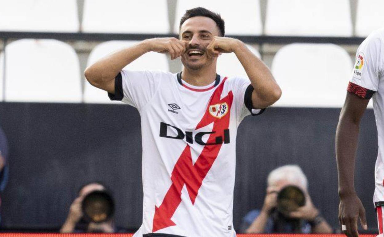 Álvaro García celebra su gol al Granada. 