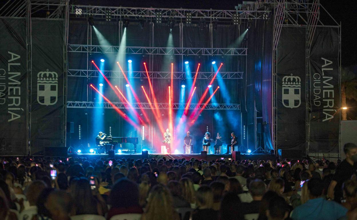 India Martínez en el concierto de la Feria de Almería.