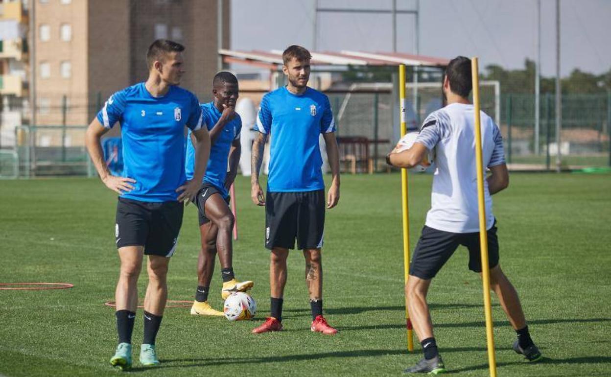 Adrián Marín, Ramón Azeez y Álvaro Bravo ya no están en el club. 