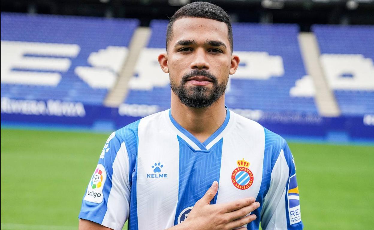 Yangel Herrera luce la camiseta de su nuevo equipo. 