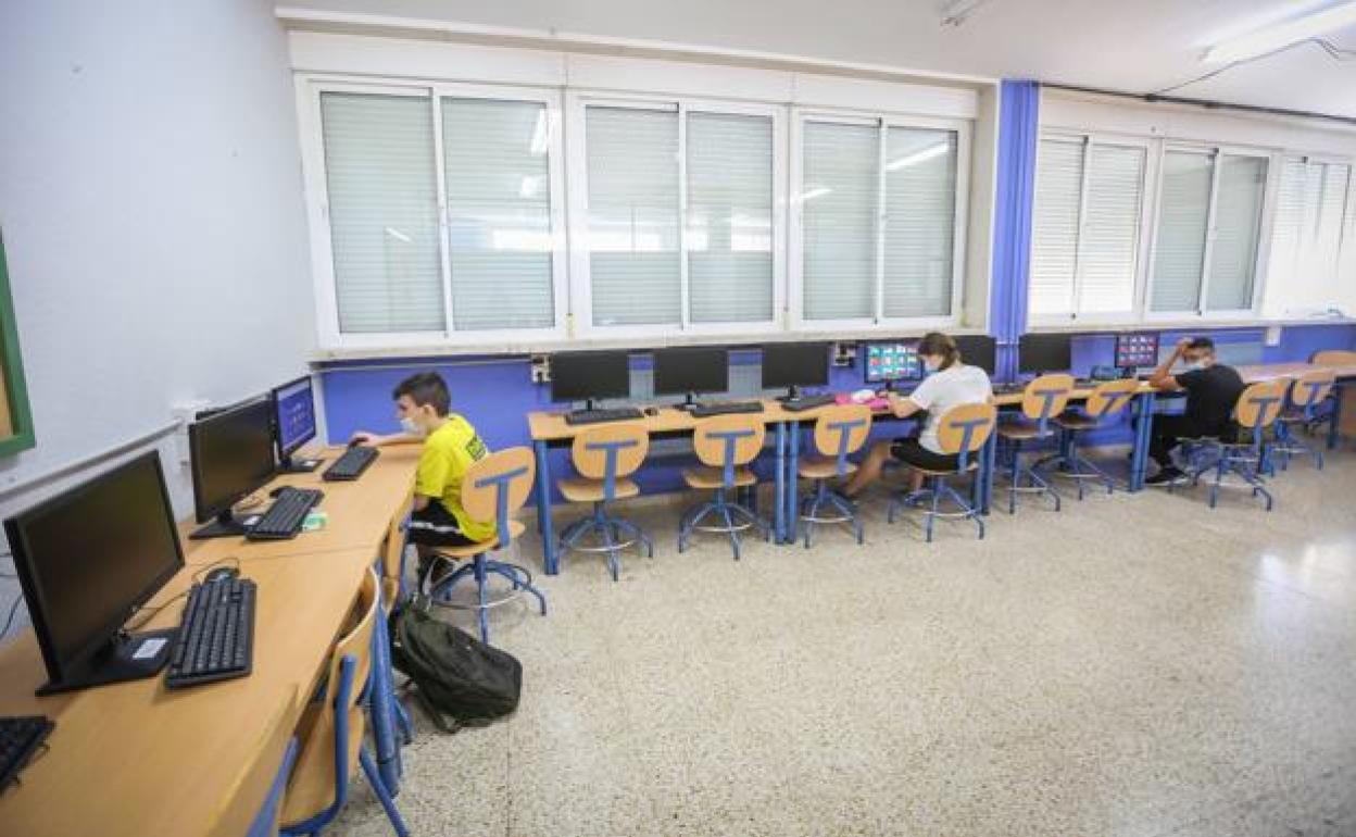 Educación: La Junta explica que el curso escolar arrancará con «refuerzos extraordinarios» por la pandemia