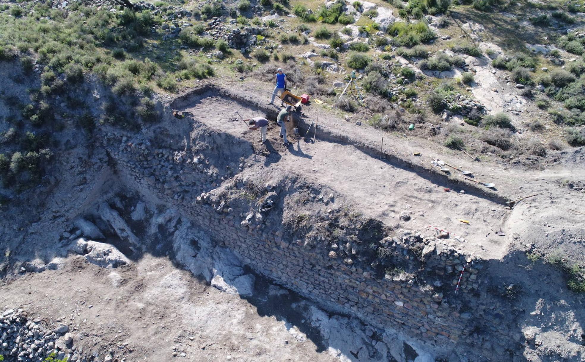 Excavación en el Fuerte de Juviles, en la zona donde se encontraron los restos de la batalla de 1571.