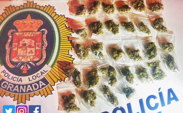 Sorprendido con 35 gramos de marihuana tras hurtar en una tienda de deportes del Centro de Granada