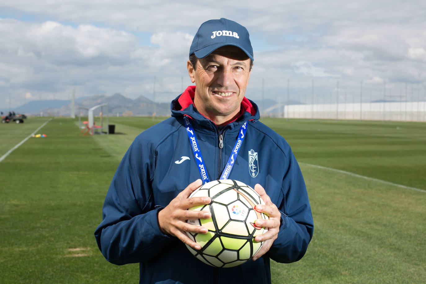 José González posa para IDEAL en la Ciudad Deportiva en 2016. 