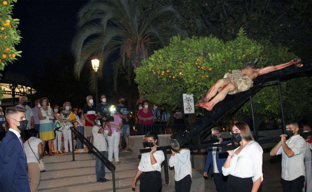 Procesión del Cristo de la Misericordia, en Mancha Real, ayer domingo. 