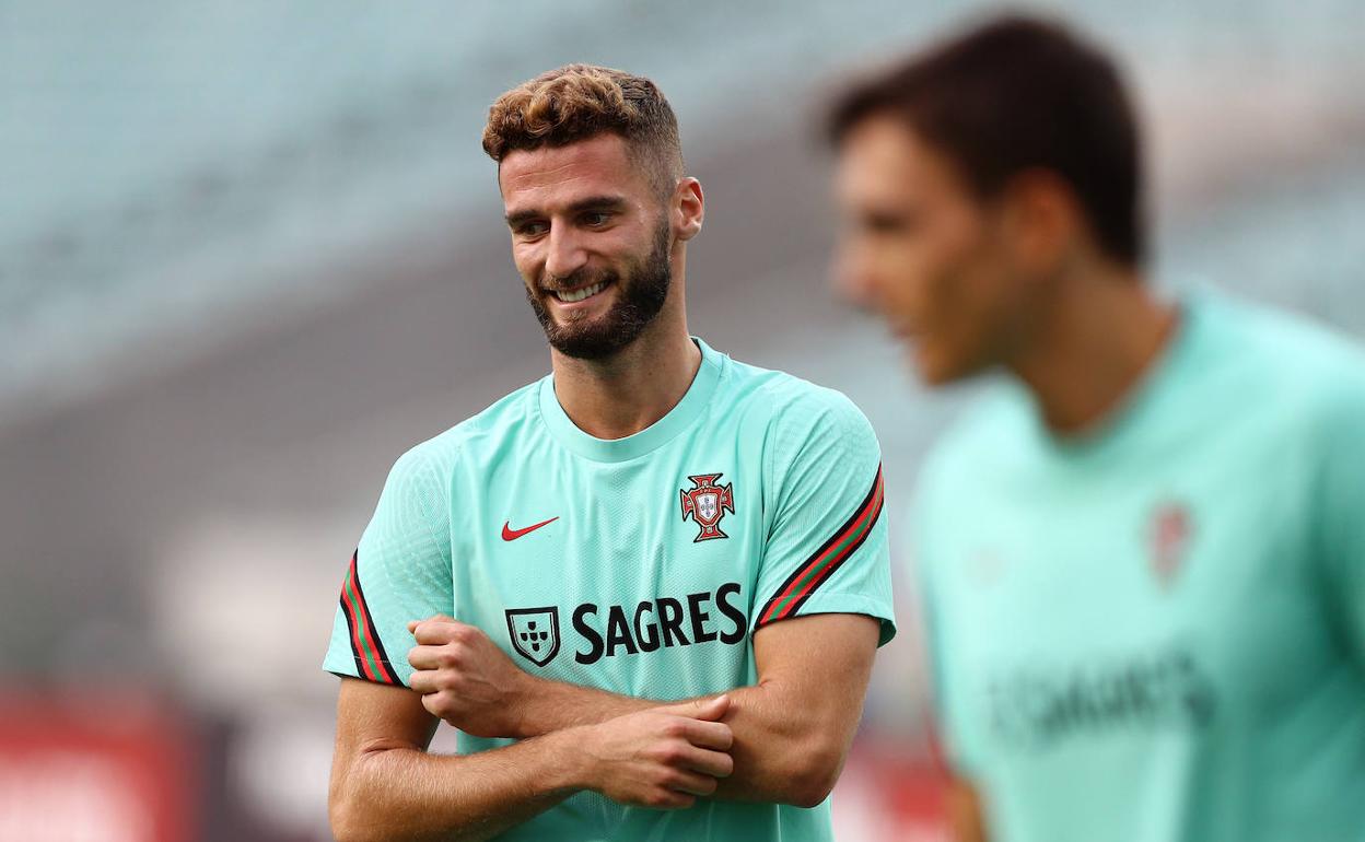 Duarte, en un entrenamiento con Portugal. 