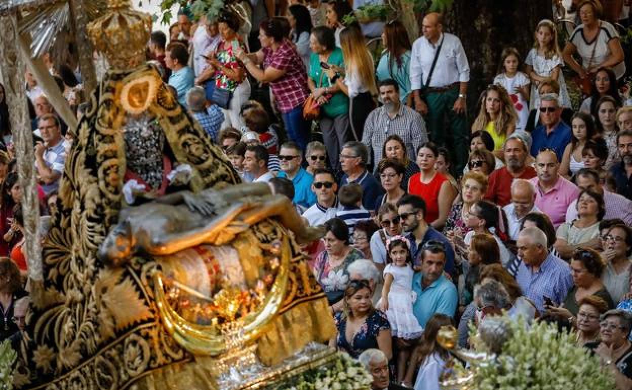 La Virgen de las Angustias, en la procesión de 2019.