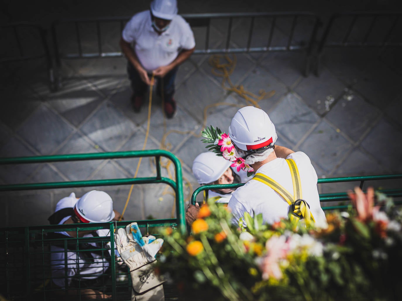 La ofrenda floral a la patrona de la ciudad regresa para celebrar su 40º aniversario, con una imagen que dista de la de otros años, pero que se asemeja a la que dejaba antes de la pandemia
