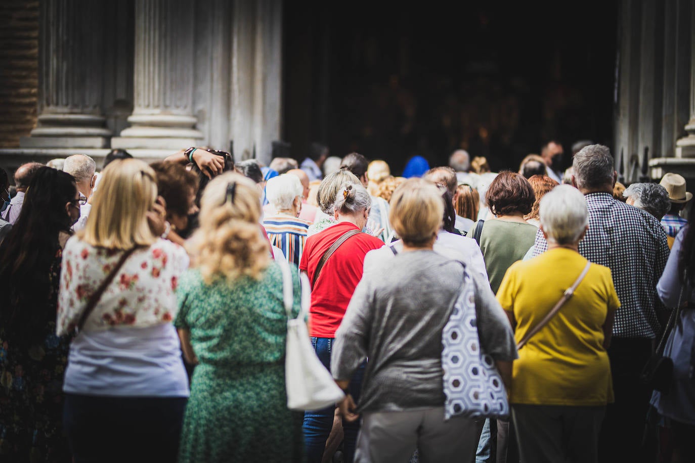 La ofrenda floral a la patrona de la ciudad regresa para celebrar su 40º aniversario, con una imagen que dista de la de otros años, pero que se asemeja a la que dejaba antes de la pandemia