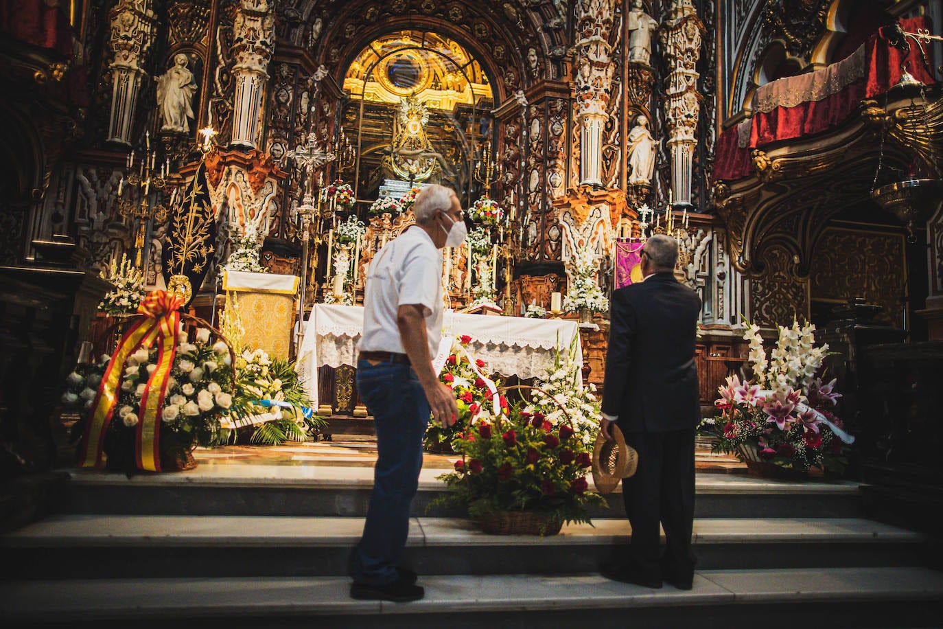 La ofrenda floral a la patrona de la ciudad regresa para celebrar su 40º aniversario, con una imagen que dista de la de otros años, pero que se asemeja a la que dejaba antes de la pandemia