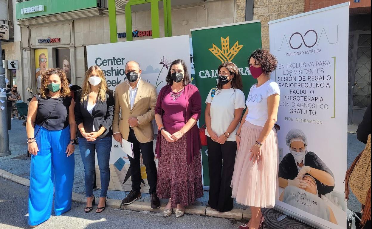 Representantes municipales y de la asociación empresarial Müy presentaron la Center Fashion Week. 