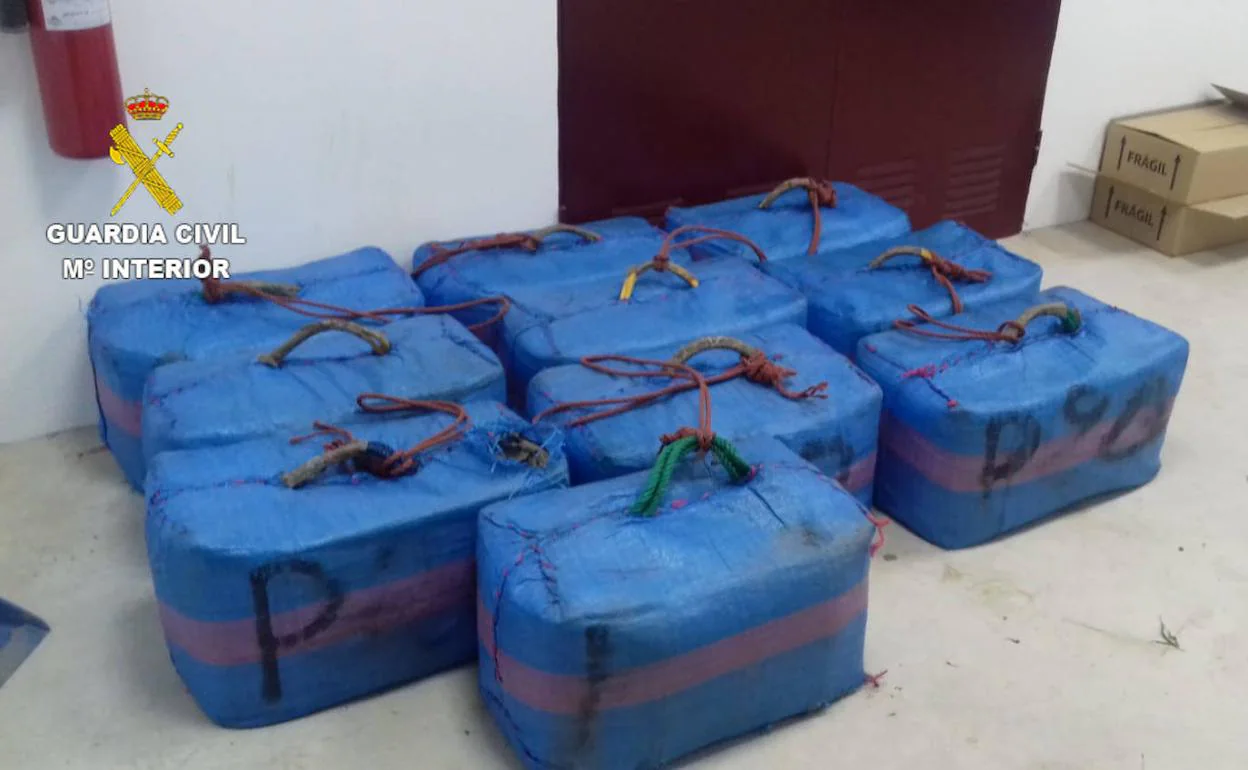 Droga en Granada: Interceptan un vehículo con más de 300 kilos de hachís en la A-92N de Granada