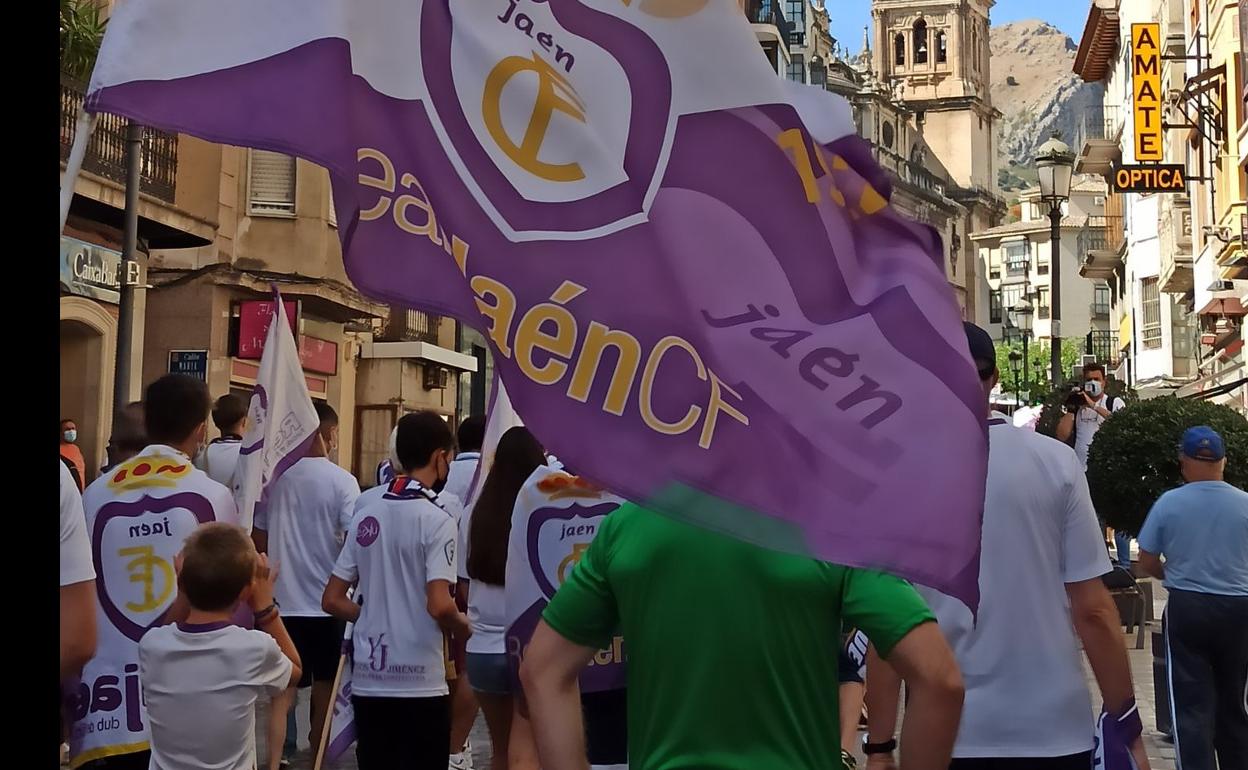 La afición del Real Jaén sufrió ayer una jornada cargada de incertidumbre