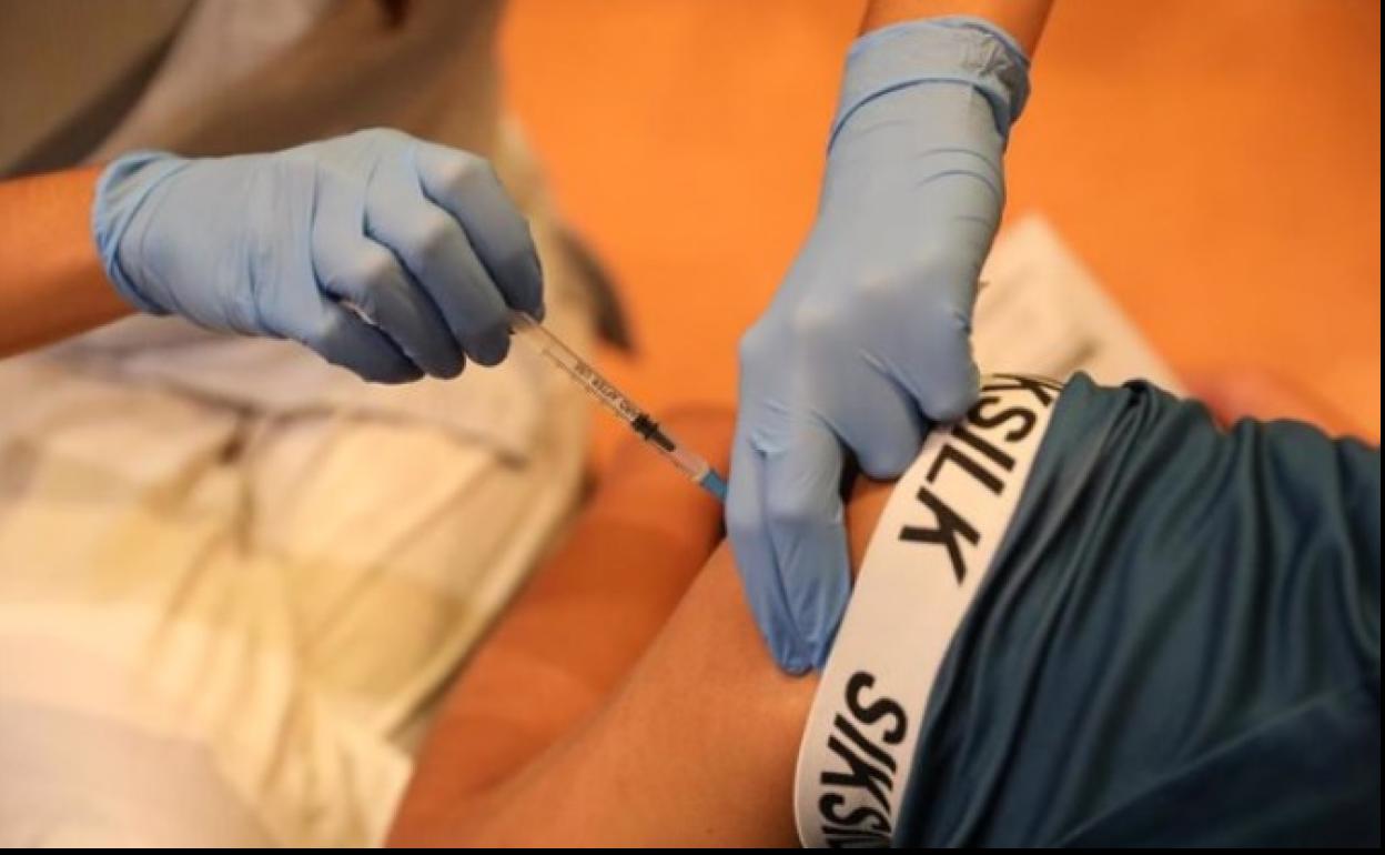 Casi el 91% de la población diana cuenta con al menos una dosis de la vacuna en Andalucía