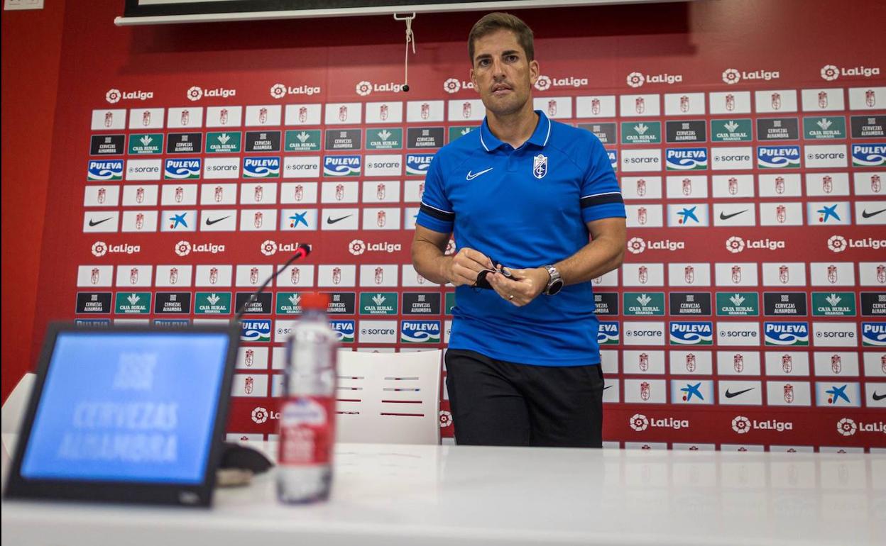 Robert Moreno, antes de comparecer ante los medios de comunicación locales este sábado en sala de prensa. 