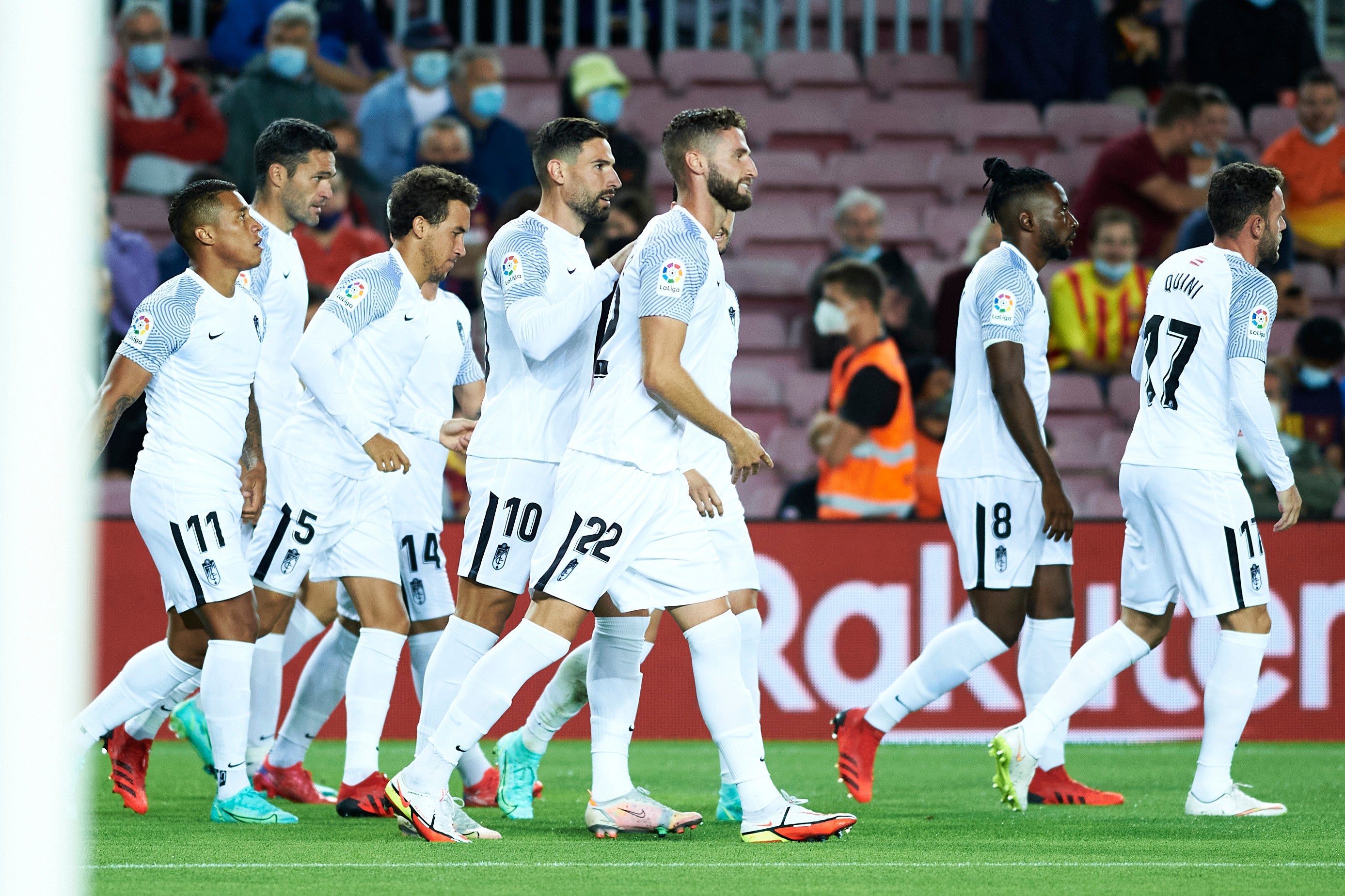 El Granada visita el Camp Nou con el objetivo de ponérselo difícil a todo un Barça que pasa por horas bajas.