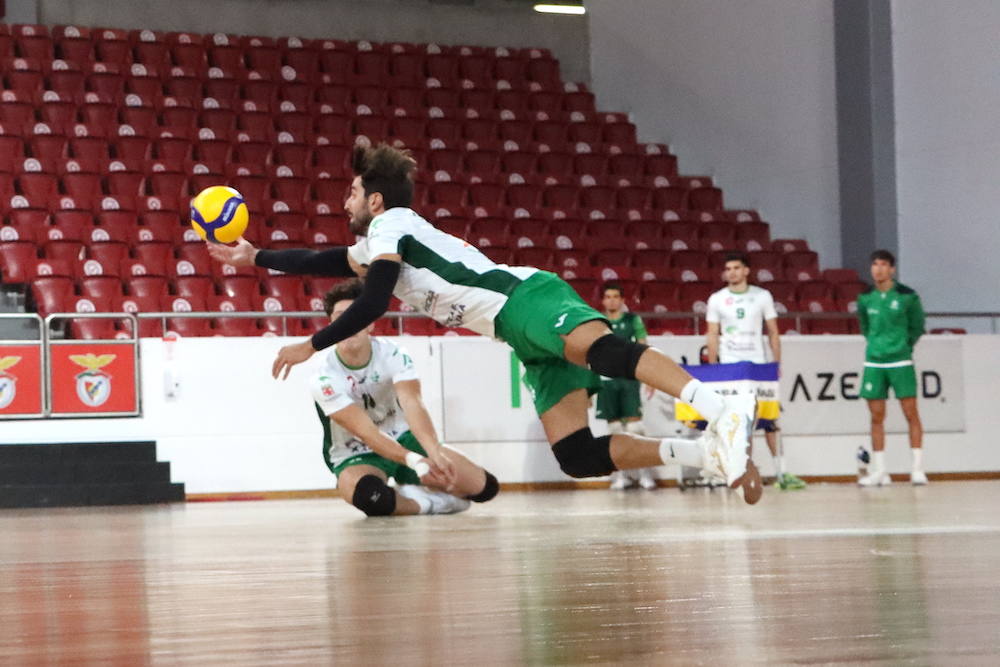 Excelente defensa de Juanmi González, destacado también en ataque. 