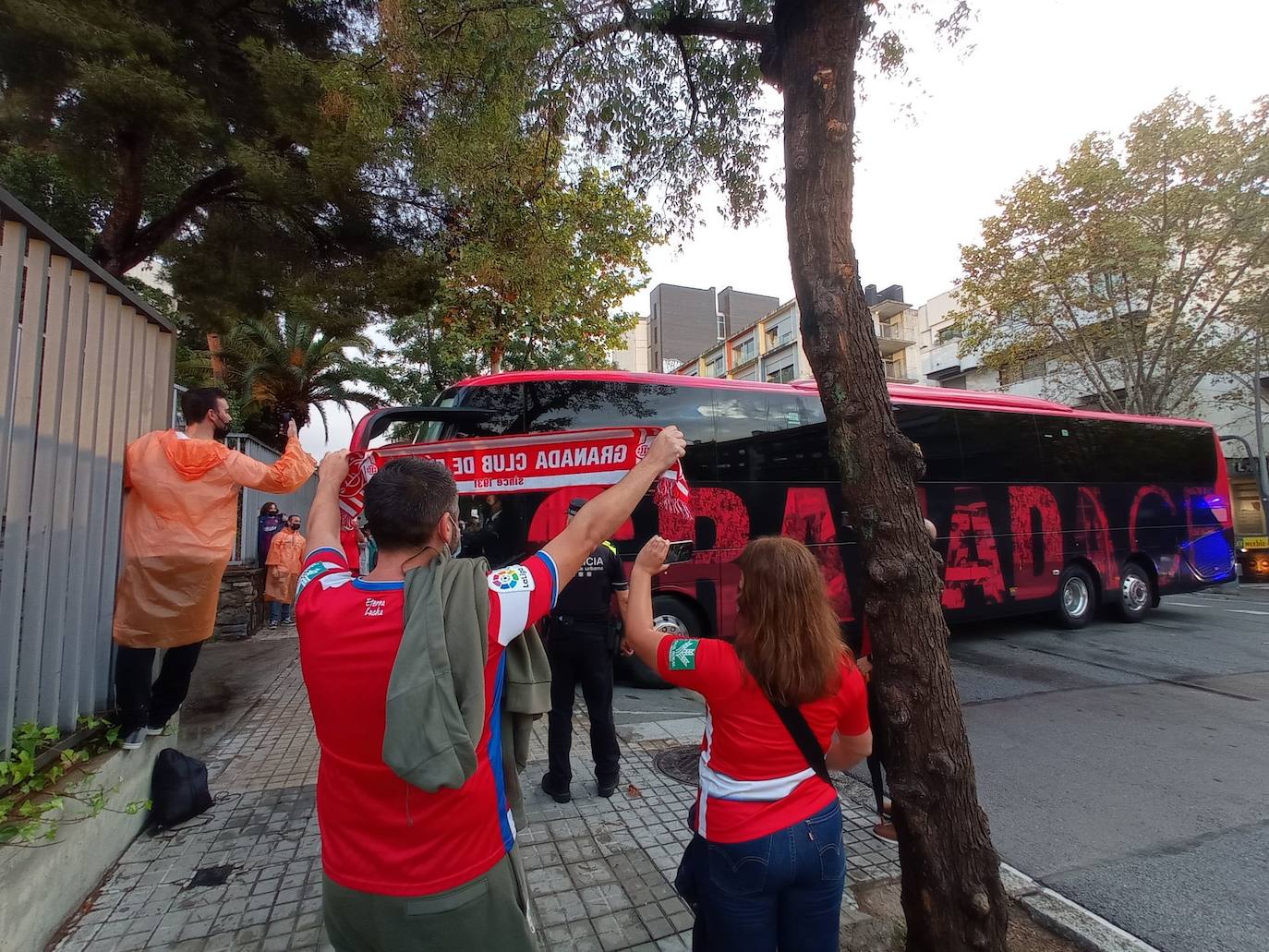 El Granada visita el Camp Nou con el objetivo de ponérselo difícil a todo un Barça que pasa por horas bajas.