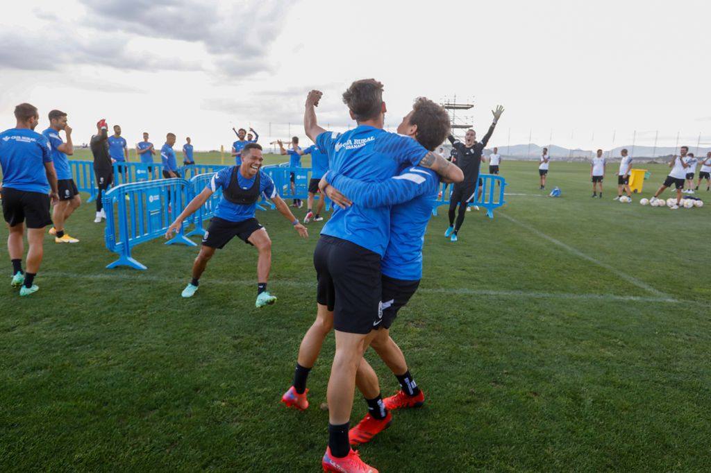 Los jugadores rojiblancos continúan preparando el partido frente a la Real Sociedad.
