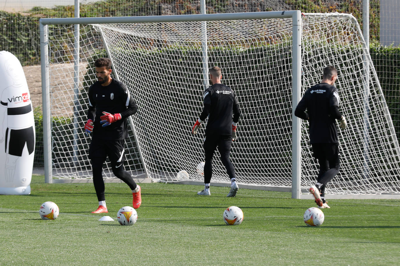 Entrenamiento del Granada este sábado.