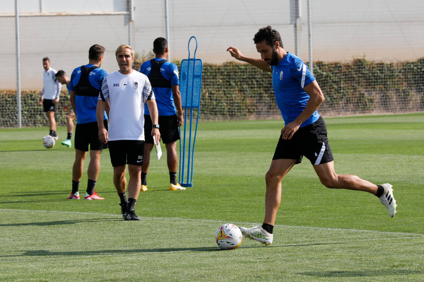 Entrenamiento del Granada este sábado.